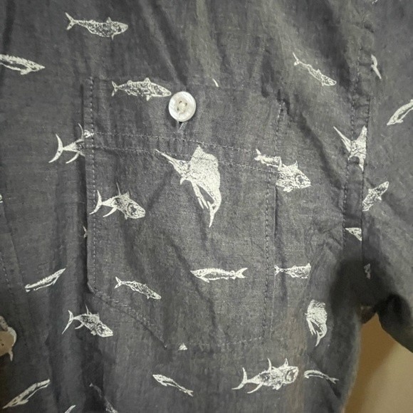 Free Nature Button Up Short Sleeve Shirt Gray White Fish Print - Picture 7 of 12